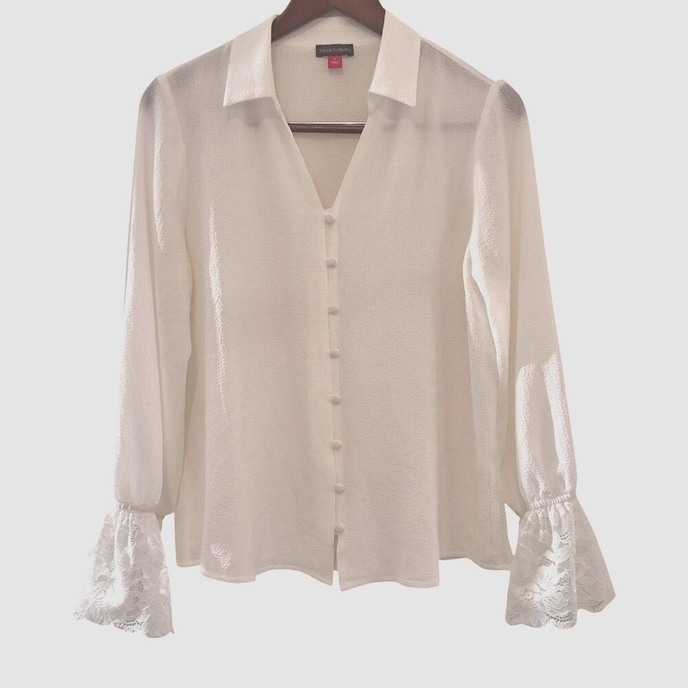Vince Camuto Textured White Blouse With Lace Cuffs & Button-Up Closure Sz L